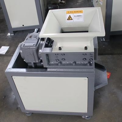 คอมแพคท์ Twin Shaft PCB บอร์ด Shredder เครื่องสําหรับเหล็กทิ้ง